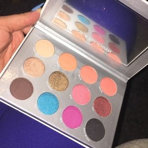 Boxycharm PùR eyeshadow palette..